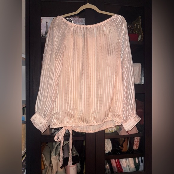 VINCE CAMUTO Satin Stripe Off The Shoulder Top - Picture 9 of 9